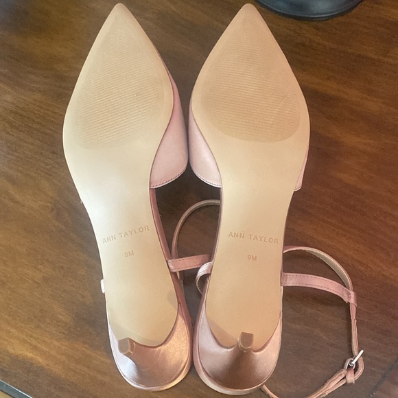 Ann Taylor kitten heel satin pump 9 - Picture 6 of 7